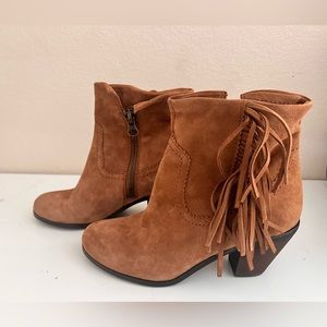 Sam Edelman: Louie fringe Ankle boots in brown cognac . Size 8